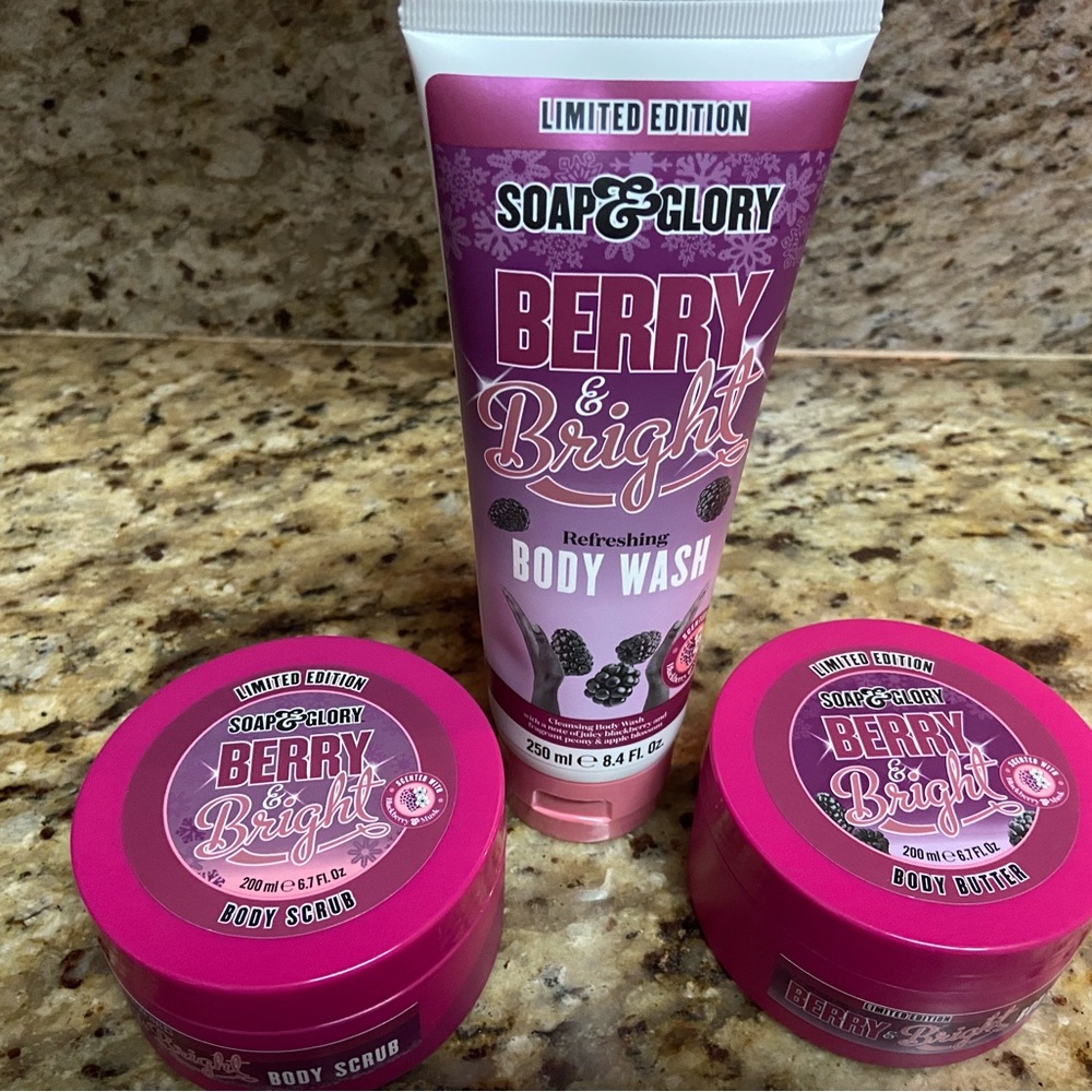 Soap & Glory Berry & Bright Body Wash and Scrub Set - Pink